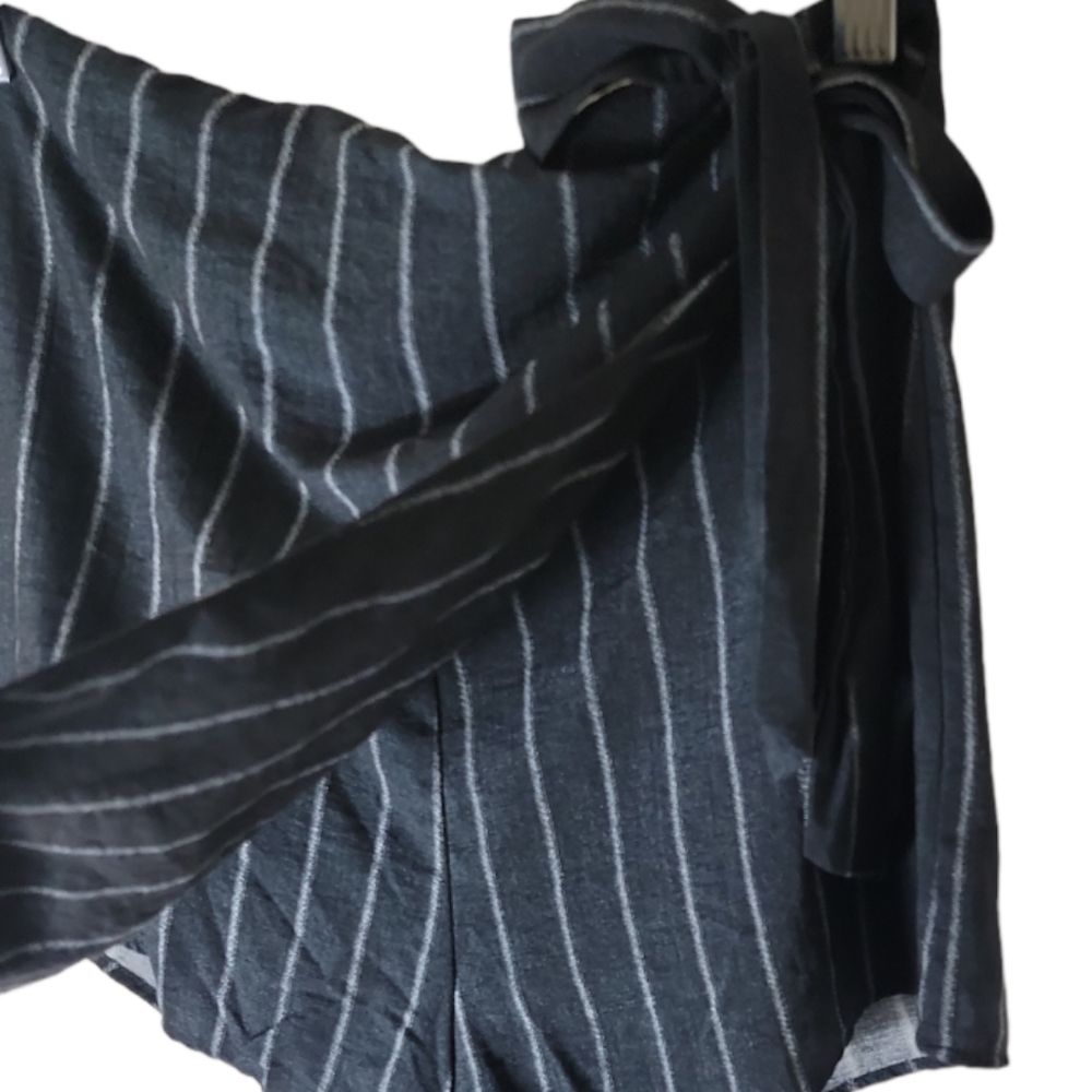 Tobi black gray high waidted stripe faux wrap lined skort size medium - Picture 3 of 7